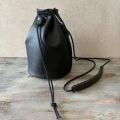 巾着 本革 ブラック ショルダーバッグ イタリアンレザー シュリンクレザー