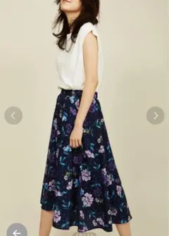 《the virgnia》ザヴァージニア　花柄ロングスカート ネイビー　チュールのサムネイル