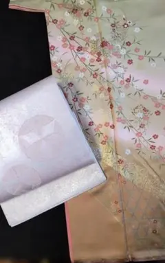 付け下げ　金彩加工　帯付き　淡いグリーン