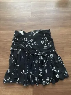 ミュウミュウ　フレアミニスカート　花柄プリント　コットン　ギャザー　黒　総柄 花柄 MiuMiu(ミュウミュウ) スカート(レディース) - 海外通販のBUYMA