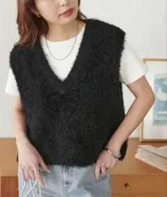 【美品】フェザー素材 ブラックニットベスト Fサイズ