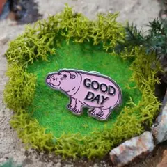 新品 ピンズ HIPPO カバ ダルトン ピンバッジ ミセスグリーンアップル