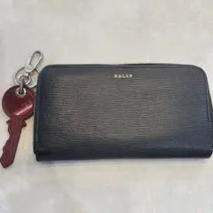 BALLY キルティング ロゴゴールドメタル 二つ折り長財布 - メルカリ