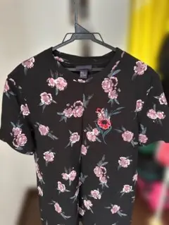 H&M 花柄刺繍 Tシャツ ブラック Mサイズのサムネイル
