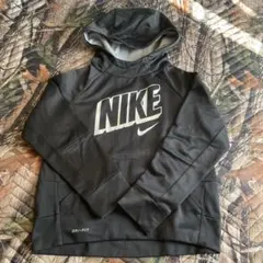 NIKE DRI-FIT ブラックパーカー