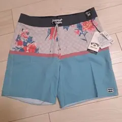 ☆新品タグ付き　BILLABONG 水着３０