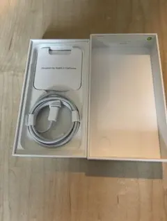 iPhone SE3(第3世代)空箱と充電ケーブル (本体なし)