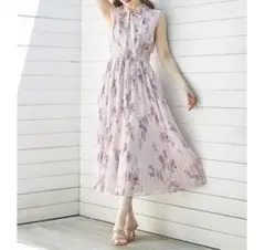 リボン付きウエストシャーリングフラワープリントプリーツワンピース　ラベンダー