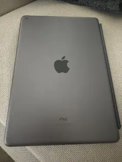 Apple iPad 8世代 モデルMYL92J/A バージョン17.3.1 - メルカリ