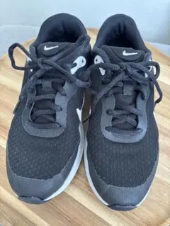 NIKE スニーカー ブラック ホワイト　キッズ