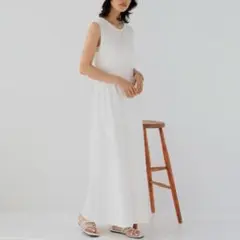 新品　hellam（ヘラム） バックドロスト ワンピース　肌見せ 綿天竺素材のサムネイル