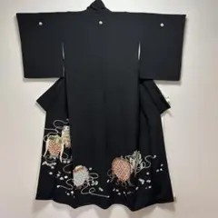 柄いきの特徴的な 正絹 黒留袖 三越