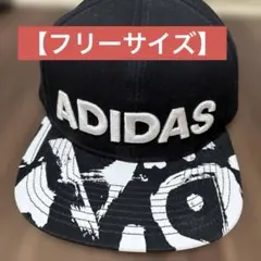 ADIDAS ブラックキャップ グラフィックデザイン　アディダス　帽子　メンズ