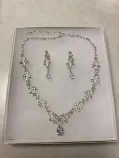 イヤリングとネックレスのセット