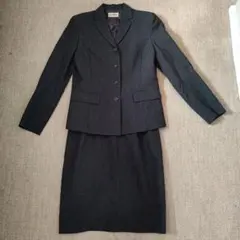 ダークグレー スーツセット ジャケットとスカート