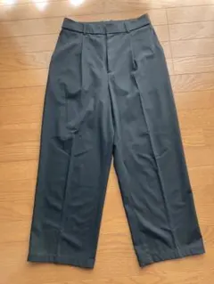 ユニクロ　タックワイドパンツ　ブラック　レディースL メンズ S〜M