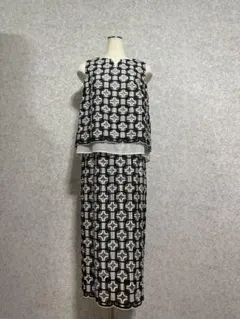 グレースコンチネンタル•グレースクラス幾何学模様レースノースリーブセットアップ