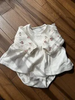 花柄刺繍付きロンパース 70サイズ