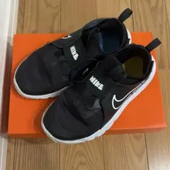 ナイキ　スニーカー　黒　23.5㎝