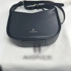 AIGNER ネイビー レザー ショルダーバッグのサムネイル