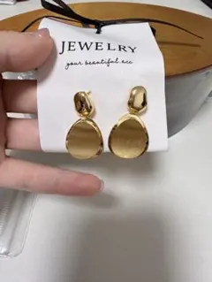 ゴールド ドロップ型 ピアス