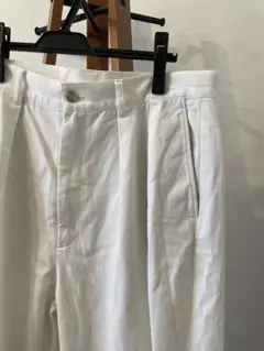 【ビューティーアンドユース】ホワイト　ワイドチノパン