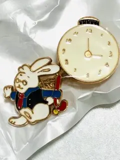 新品★ピンバッチ チェーン付 不思議の国のアリスモチーフ★兎 うさぎ 時計