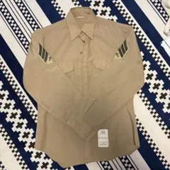 ベージュ ロングスリーブシャツ