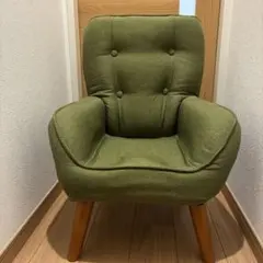 グリーンのボタン付き1人掛けソファ