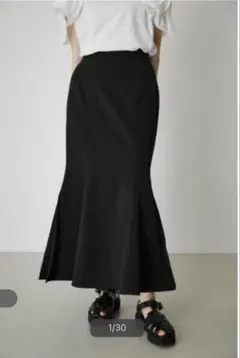 アズールバイマウジー 黒マーメイドスリット入りスカート　美品　春物