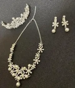 ブライダルアクセサリー ティアラ・ネックレス・イヤリング　3点セット