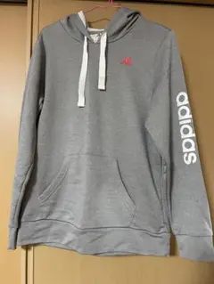 adidas グレー パーカー フード付き