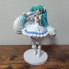 初音ミク×シナモロール フィギュア ホワイトドレスver.