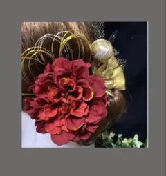 ヘアアクセサリー 赤花 金リボン