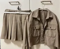 GU ベージュ　プリーツキュロットスカート クロップドシャツ セットアップ