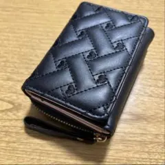 ブラック キルティング 二つ折り財布 ブラック - メルカリ
