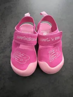 New Balance キッズ サンダル ピンク