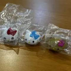 ハローキティ ガチャガチャ 指輪 日焼けキティ ぐるくる 水色リボン