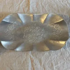 可愛い❤︎ アンティーク　ヴィンテージ 花彫刻 金属製 皿 トレイ
