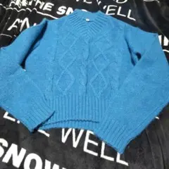 ターコイズブルー ニット