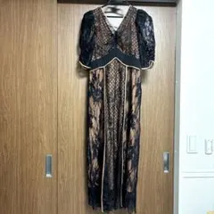 【美品】LILY BROWN 配色レースワンピースのサムネイル
