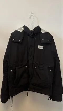 Bershka ブラックダウンジャケットのサムネイル