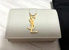 【新品未使用】SAINT LAURENT 三つ折り財布 ホワイト 定価8万越え▶︎のサムネイル