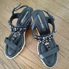 STRAWBERRY FIELDS サンダル　23.5　ラインストーン　黒