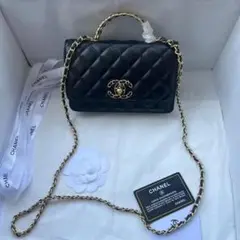 CHANEL ブラック キルティングショルダーバッグ