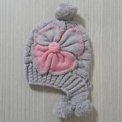 ニット帽　大きな花　グレー　ポンポン付き