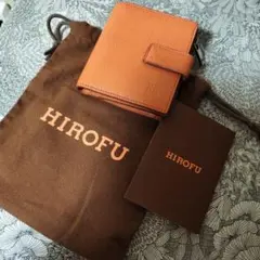 HIROFU 二つ折り財布 ダークブラウン ロゴ型押し - メルカリ