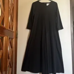 CLOCHE黒のVネック七分袖ロングワンピースAライン