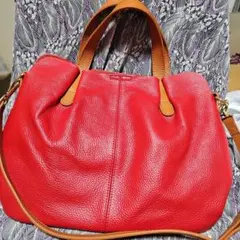 赤いレザーショルダーバッグ
