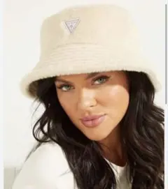 GUESS バケットハット 白　クリーム　ファー　バケハ